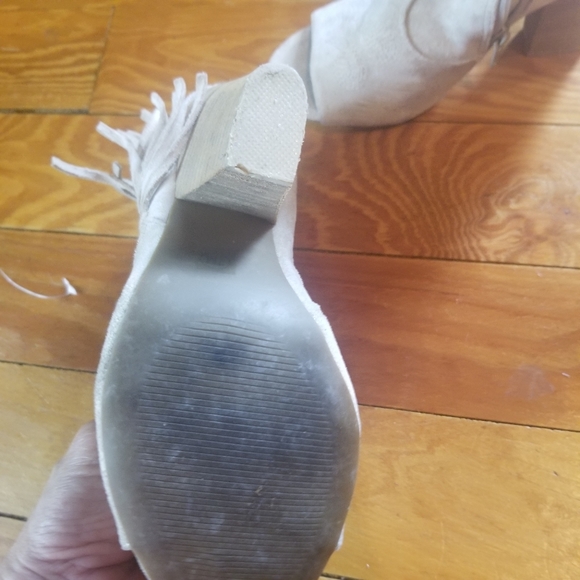 Coconuts by Matisse Booties. Light beige. Size 7 - Picture 4 of 8